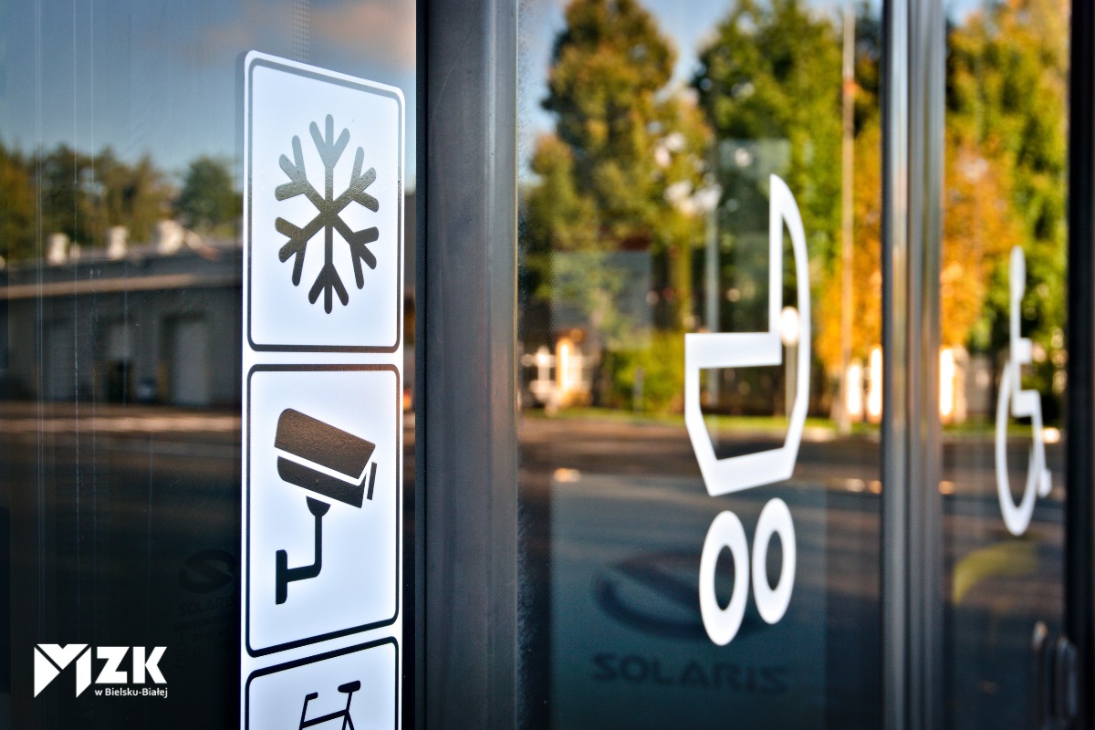 Nowe oznakowanie na autobusie